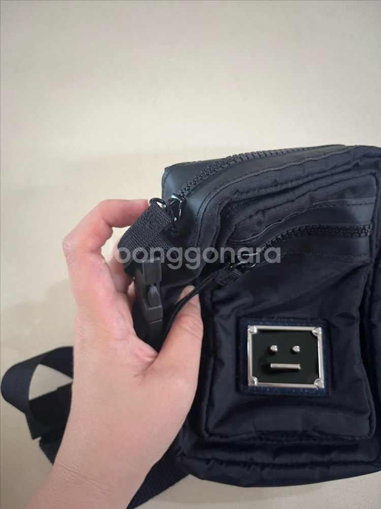 아크네스튜디오 이모지 크로스백--3