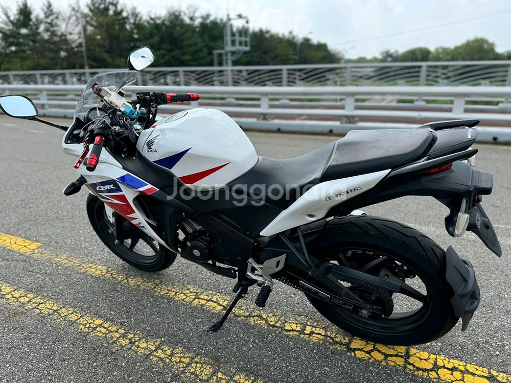 혼다 cbr125 17년 짧은키로수 팝니다--5