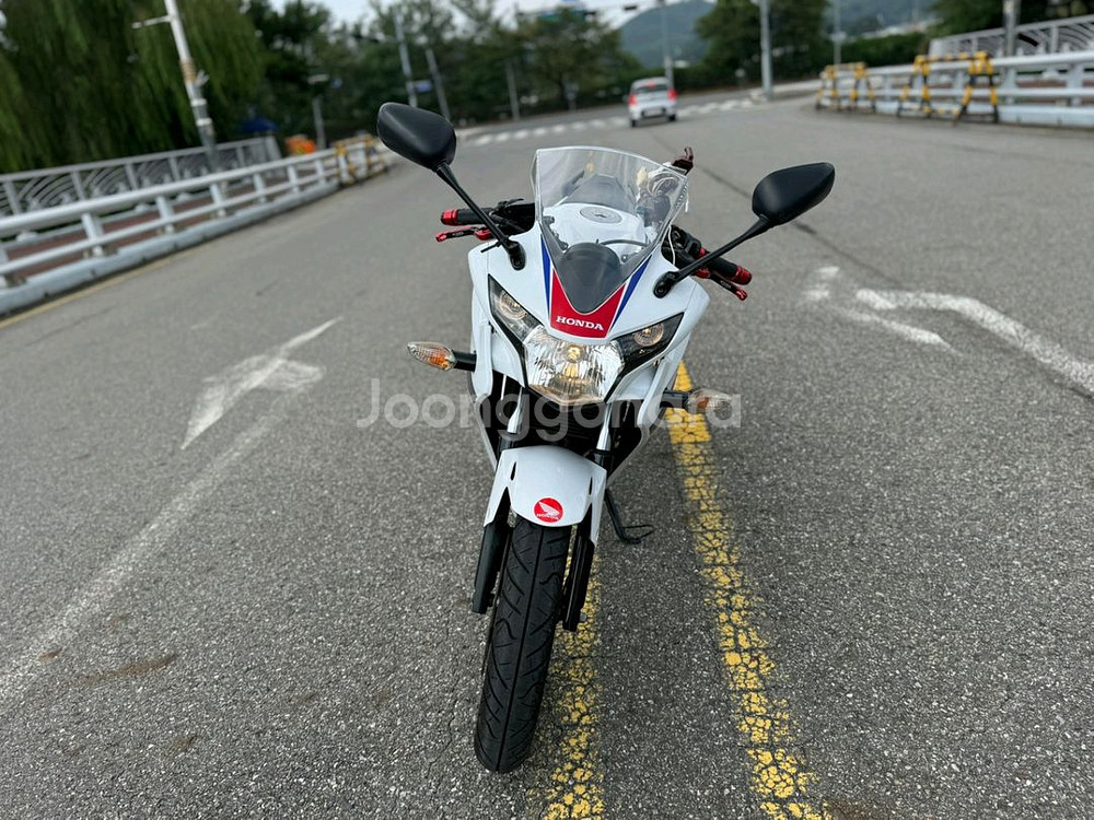혼다 cbr125 17년 짧은키로수 팝니다--4