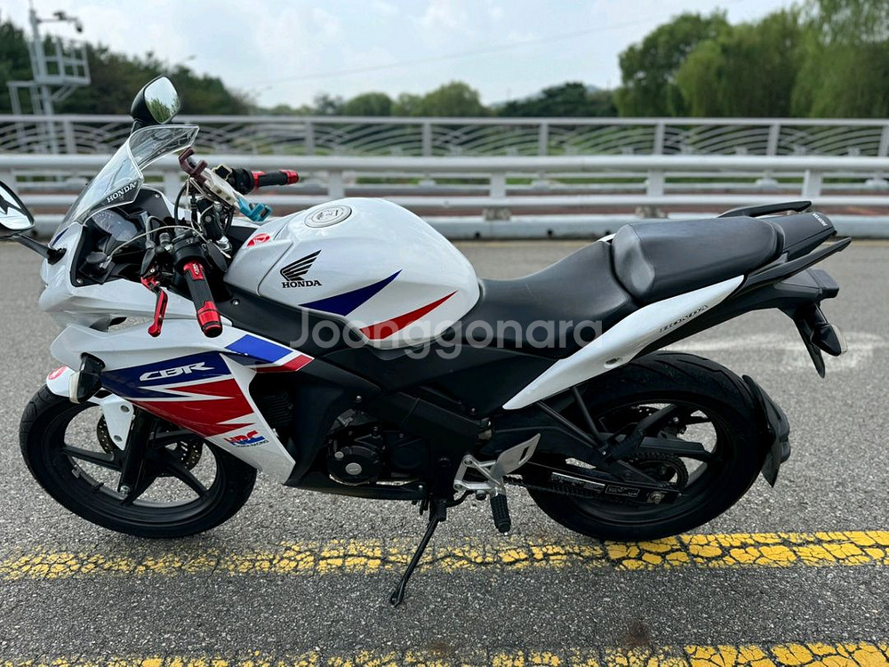 혼다 cbr125 17년 짧은키로수 팝니다--2