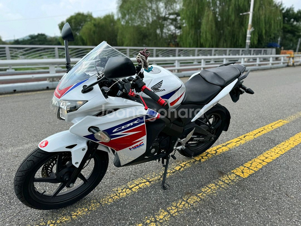 혼다 cbr125 17년 짧은키로수 팝니다--3