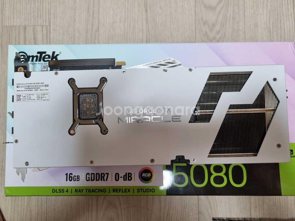 RTX 5080 화이트--2
