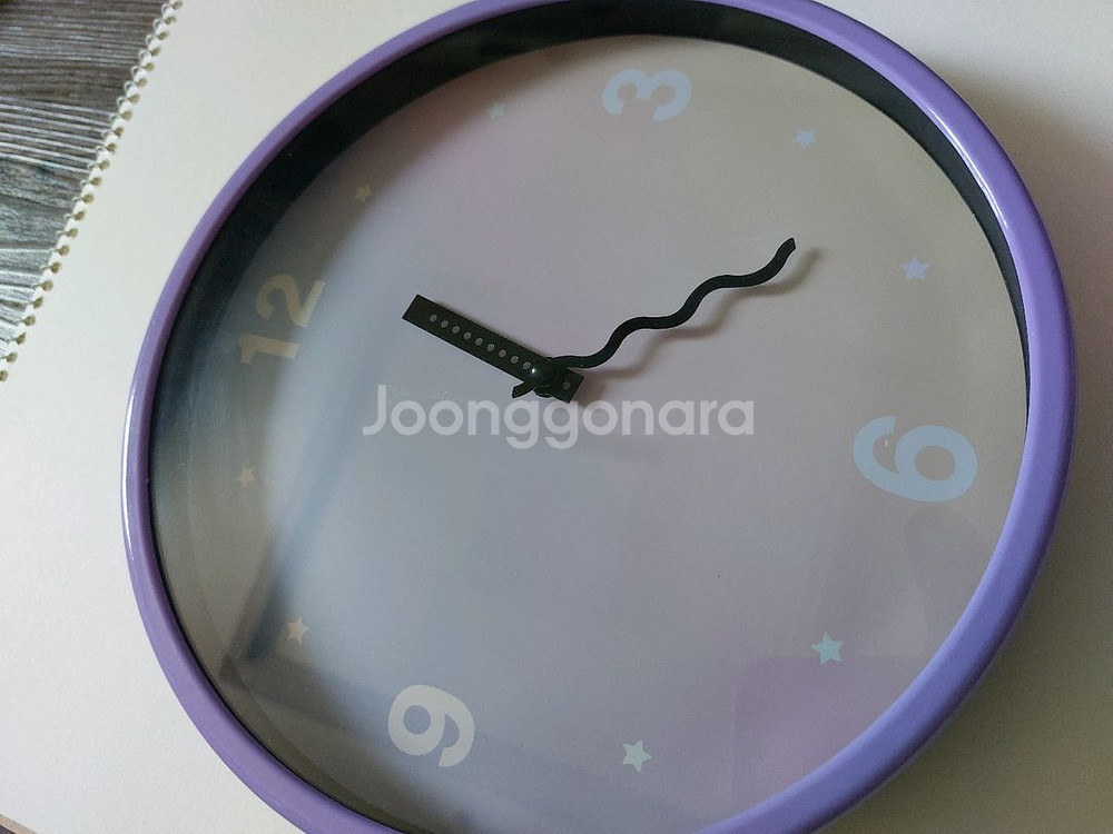 파스텔 보라색 벽걸이 시계 팝니다--1
