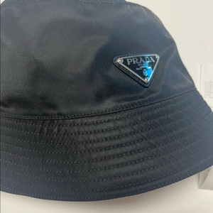 프라다 버킷햇 L 이미지