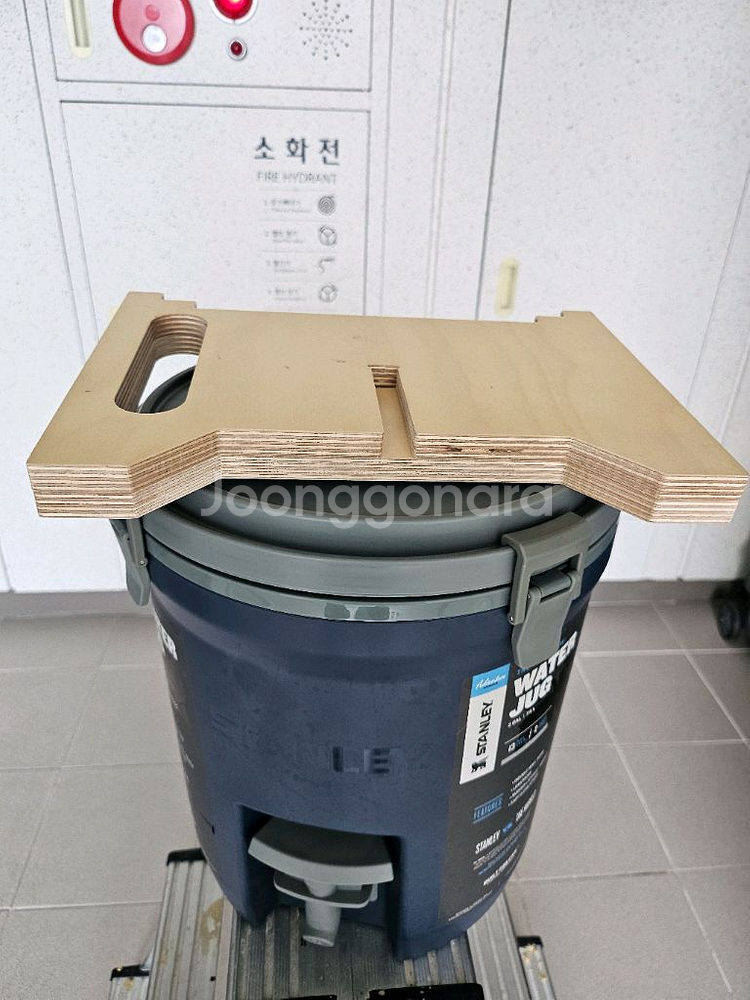 워터저그 7.5리터+받침대 팝니다--2