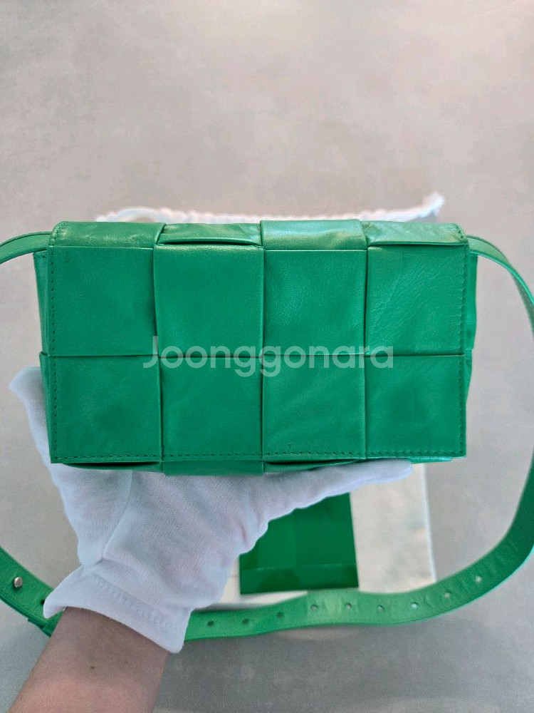 보테가베네타 카프스킨 미니 카세트백--1