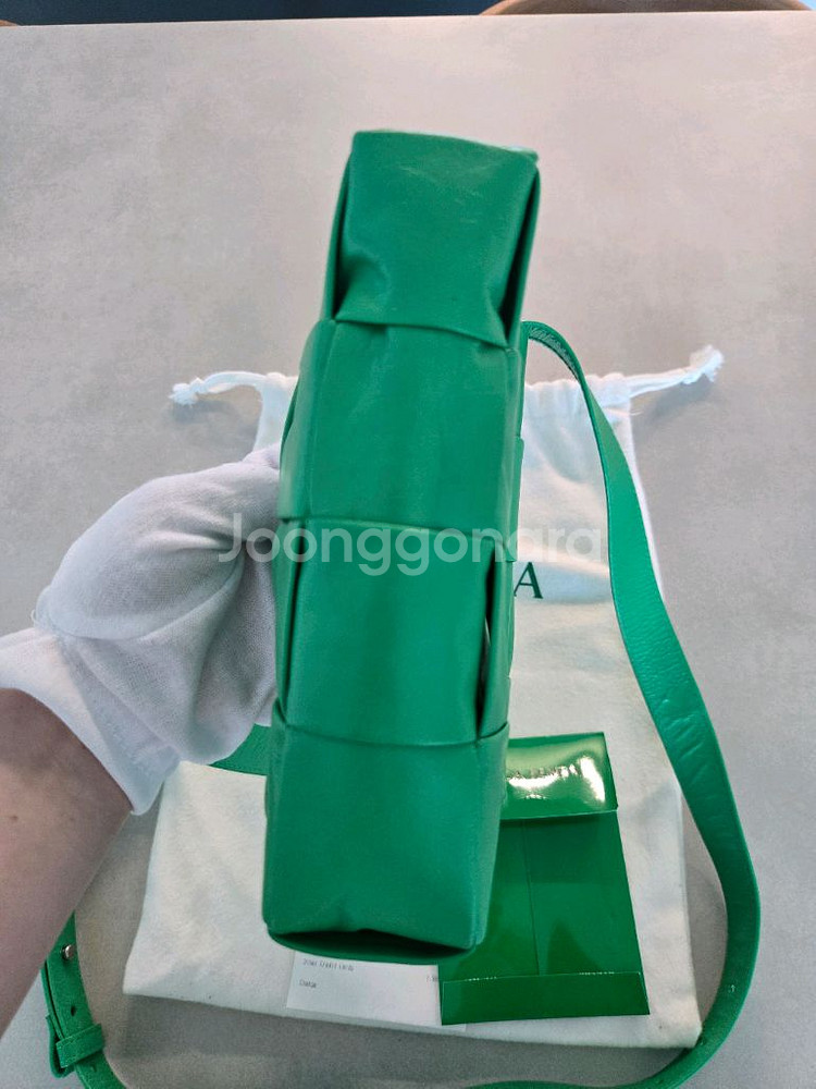 보테가베네타 카프스킨 미니 카세트백--4