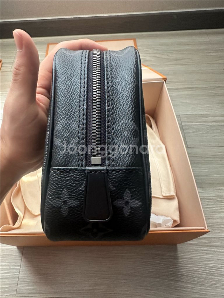새상품급 루이비통 토일렛파우치 GM 이클립스--2
