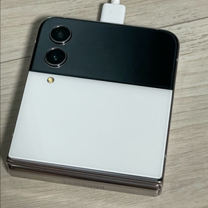 Galaxy Z Flip4 256GB 화이트에디션 희귀