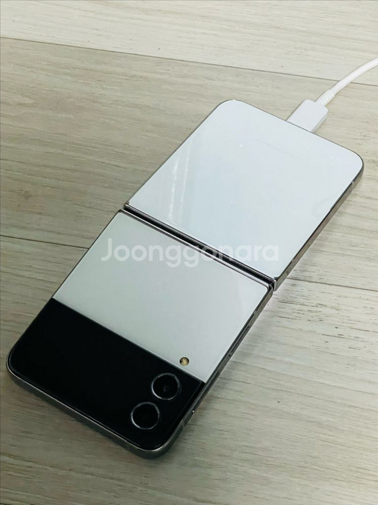 Galaxy Z Flip4 256GB 화이트에디션 희귀--1