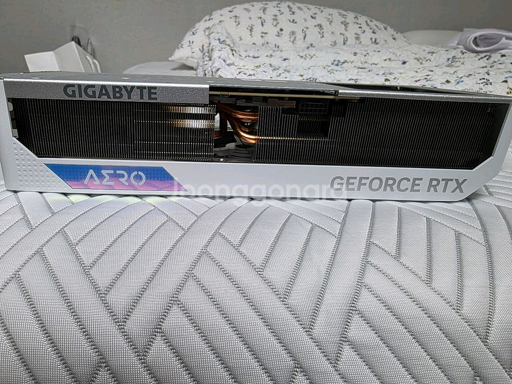 기가바이트 RTX4090 Aero oc white--1