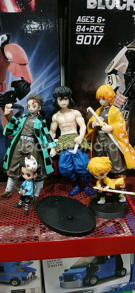 귀멸의칼날 피규어들 여러개--0