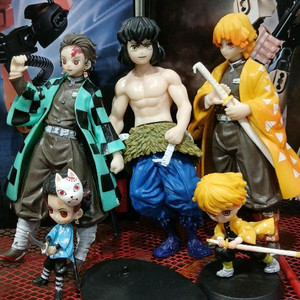 귀멸의칼날 피규어들 여러개