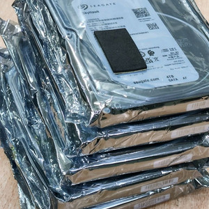 Seagate SkyHawk 4TB 하드디스크 새 제품