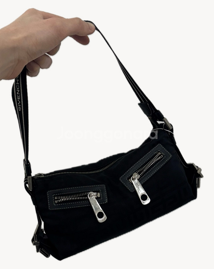 [정품]지방시 나일론 바게트 숄더백--0