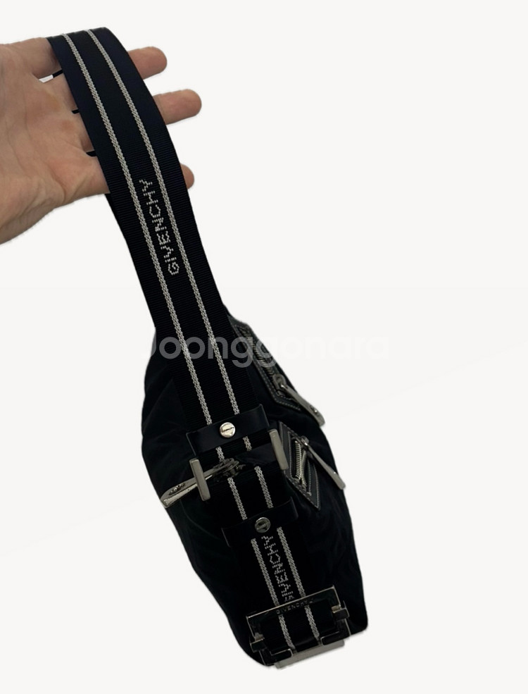 [정품]지방시 나일론 바게트 숄더백--1