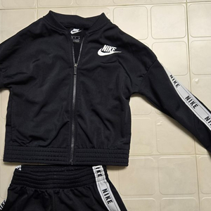 나이키트레이닝복 키즈 사이즈m