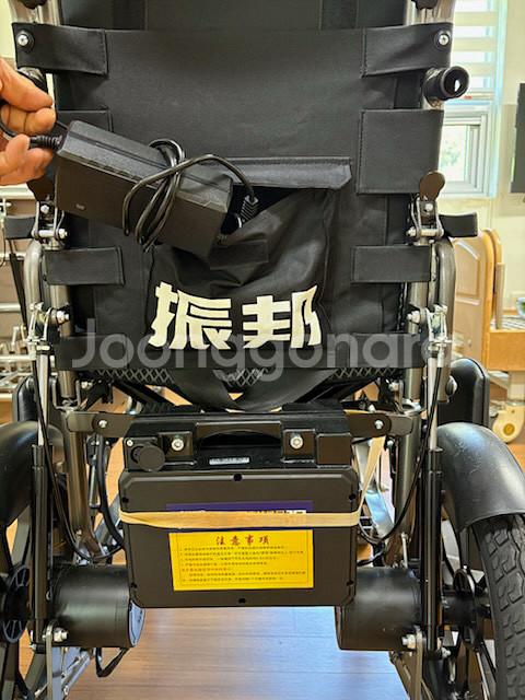 전동차 접이식 휠체어 노약자 노인용--2