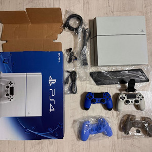 PS4 화이트 500GB 풀박스 및 게임타이틀 3종