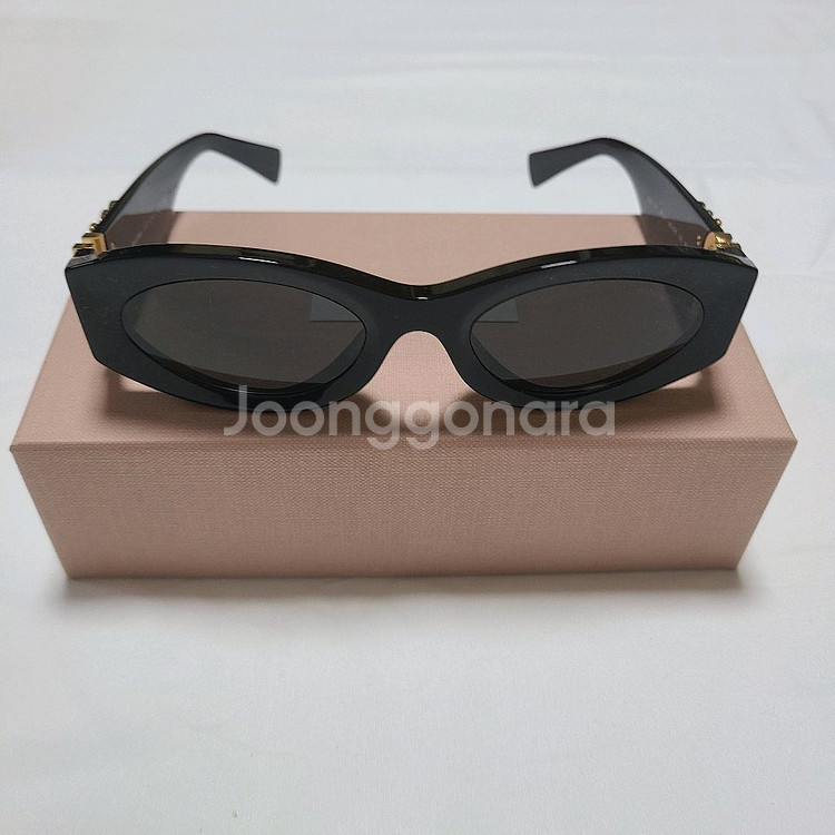 미우미우 글림스 오벌 선글라스 블랙--0