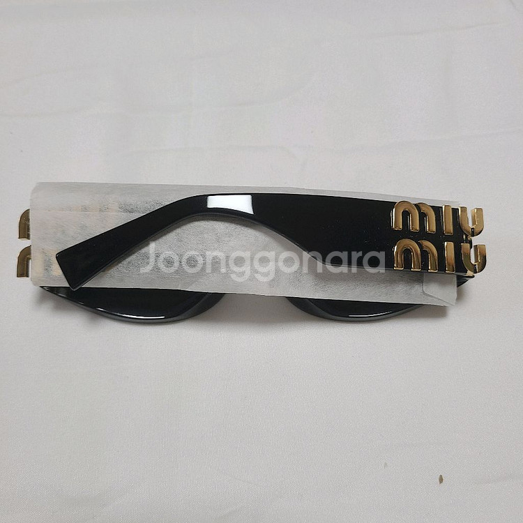 미우미우 글림스 오벌 선글라스 블랙--5