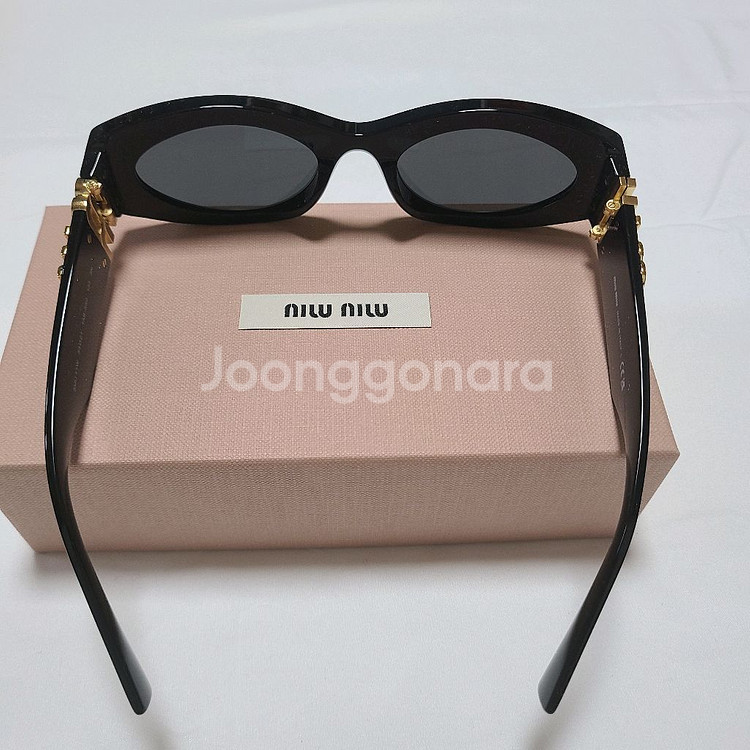 미우미우 글림스 오벌 선글라스 블랙--7