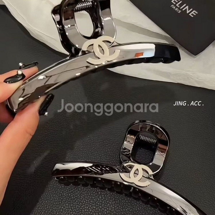 샤넬 헤어 실버집게핀--1