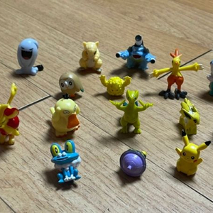 피카츄 피규어 18개+볼1개