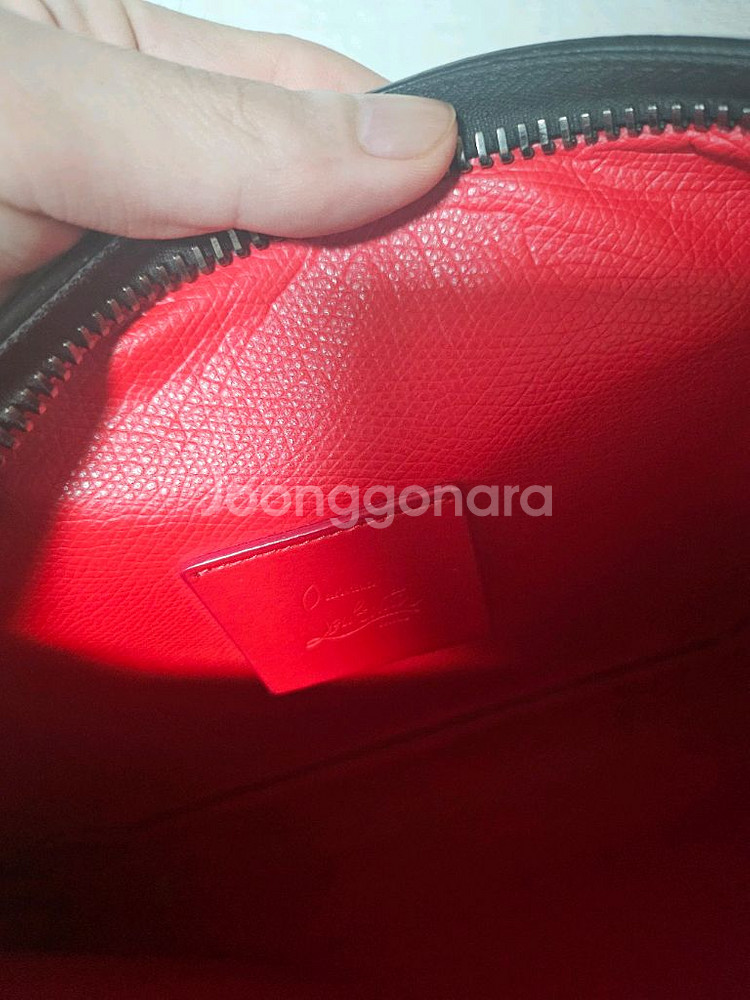 크리스찬루부탱 스터드클러치 판매합니다--4