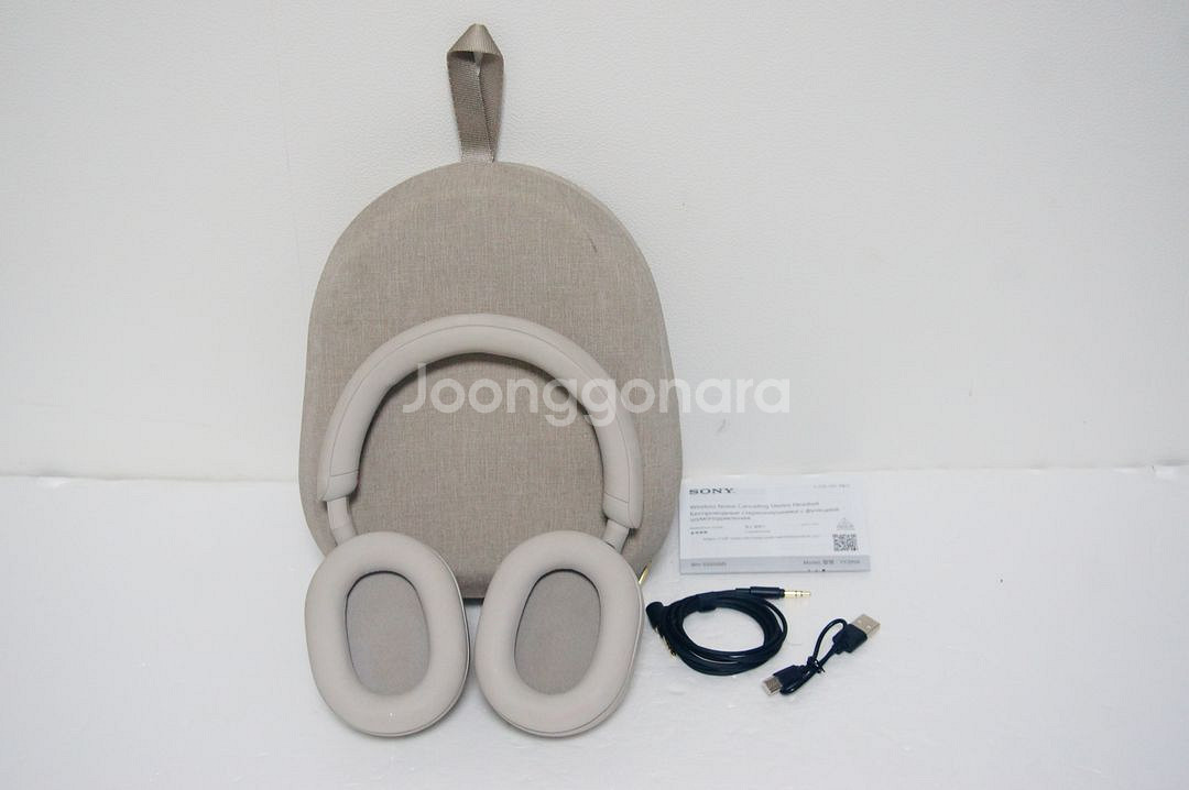 소니 WH-1000XM5 블루투스헤드폰 실버팝니다.--1