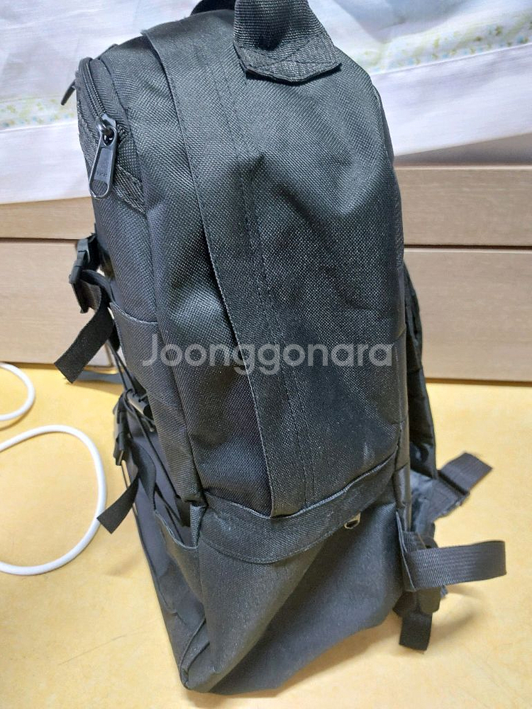 칼하트 킥플립 백팩 블랙 팝니다--2