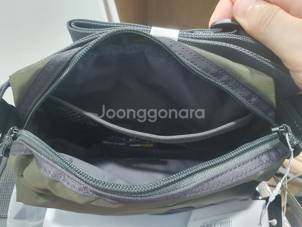 무신사 가방 새제품5만짜리70%할인 어깨가방--4