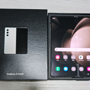 갤럭시 Z폴드5 크림 256GB A급 싸게 팝니다.
