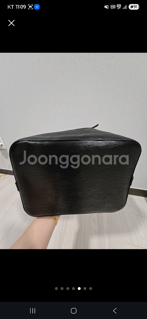 루이비통 에삐 버킷백 블랙 색상이에요--4