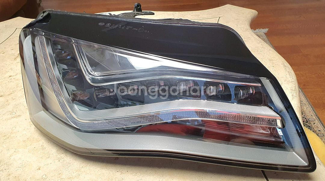 Audi A8 d4 조수석쪽 LED 전조등--0