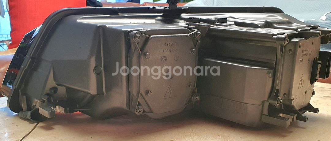 Audi A8 d4 조수석쪽 LED 전조등--3