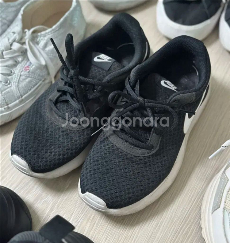 나이키, 퓨마, 아디다스, 포즈간츠, 수페르가 등--5
