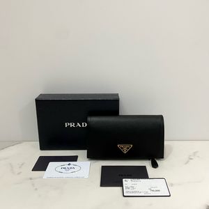 프라다 라지 사피아노 레더 삼각로고 월렛 지퍼 장지갑