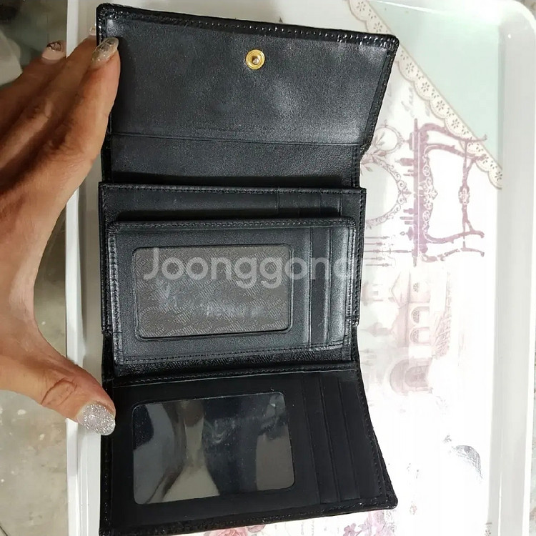 20만원대 빈폴정품 중지갑 상태최상--2