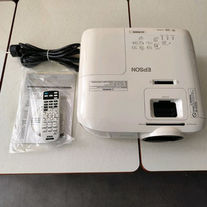 엡손 EH-TW5650 프로젝터