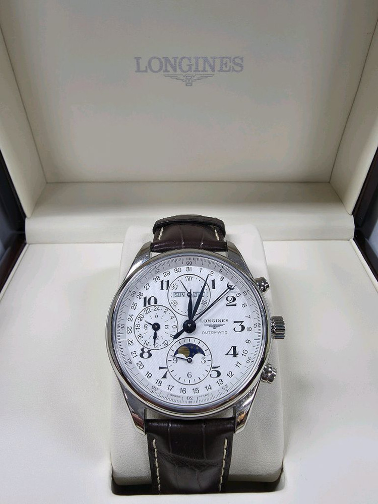 론진 마스터콜렉션 문페이즈 크로노그래프 시계 이미지