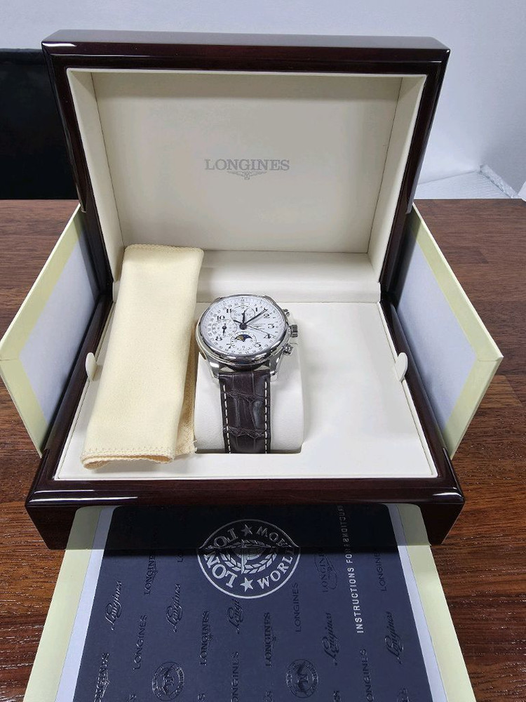 론진 마스터콜렉션 문페이즈 크로노그래프 시계 이미지