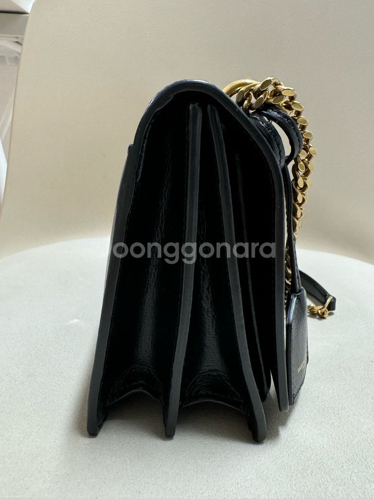 입생로랑 선셋백 미디움 골드체인--4