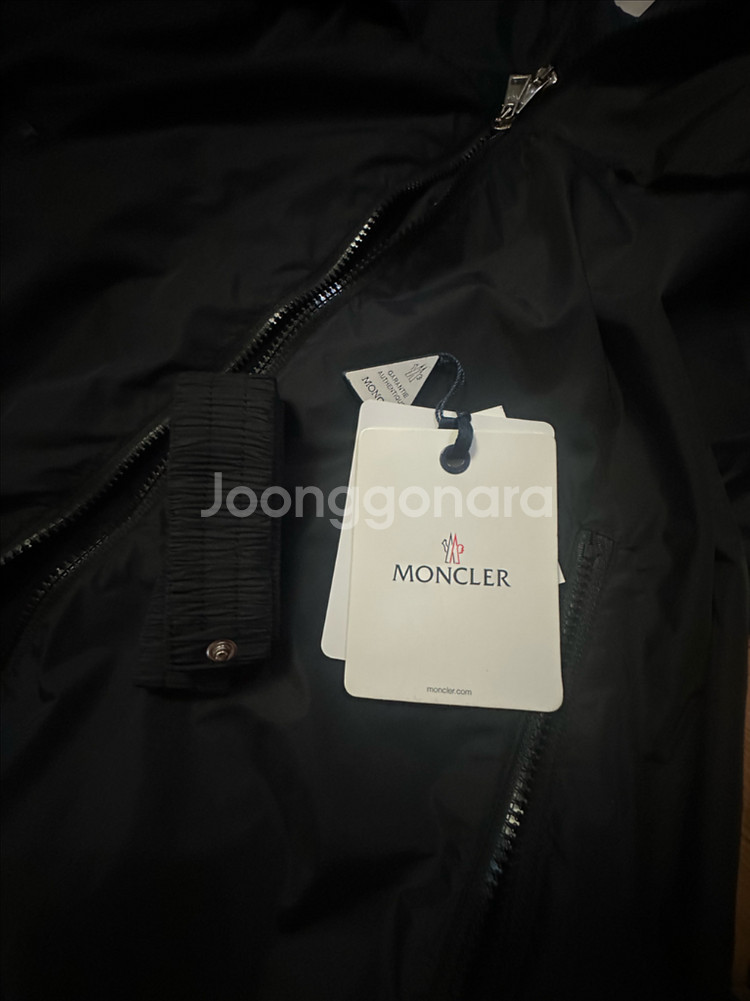 몽클 후드 레인코트 블랙 팝니다--3