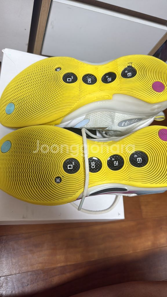 리닝 wow10 us10.5 팝니다--3