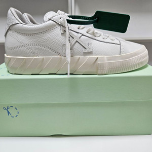 오프화이트 가죽 벌크 스니커즈