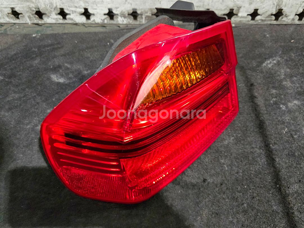 BMW E90 320i 데루등 테일램프 팝니다--3