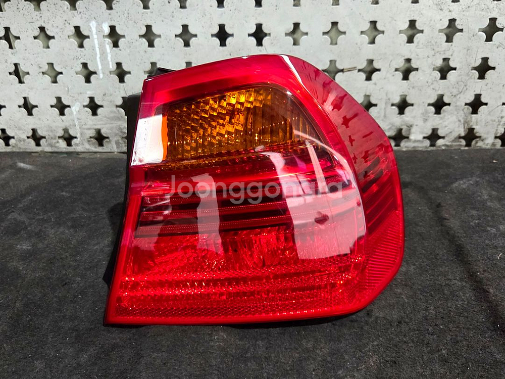 BMW E90 320i 데루등 테일램프 팝니다--5