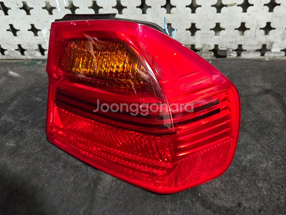 BMW E90 320i 데루등 테일램프 팝니다--7