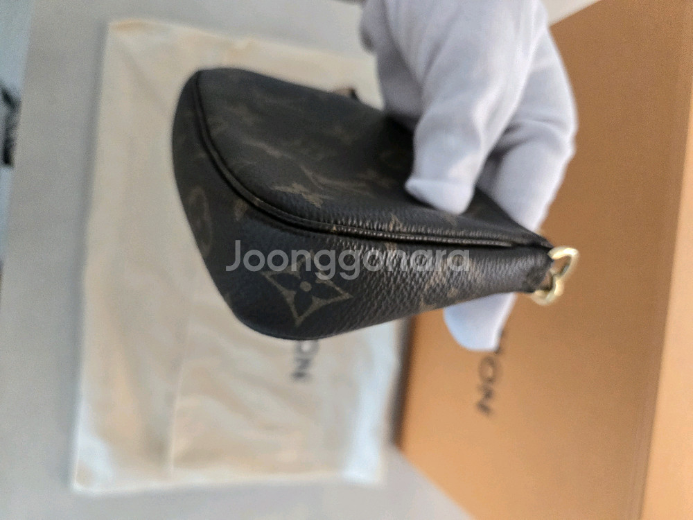 루이비통 모노그램 미니 포쉐트 악세수아--5